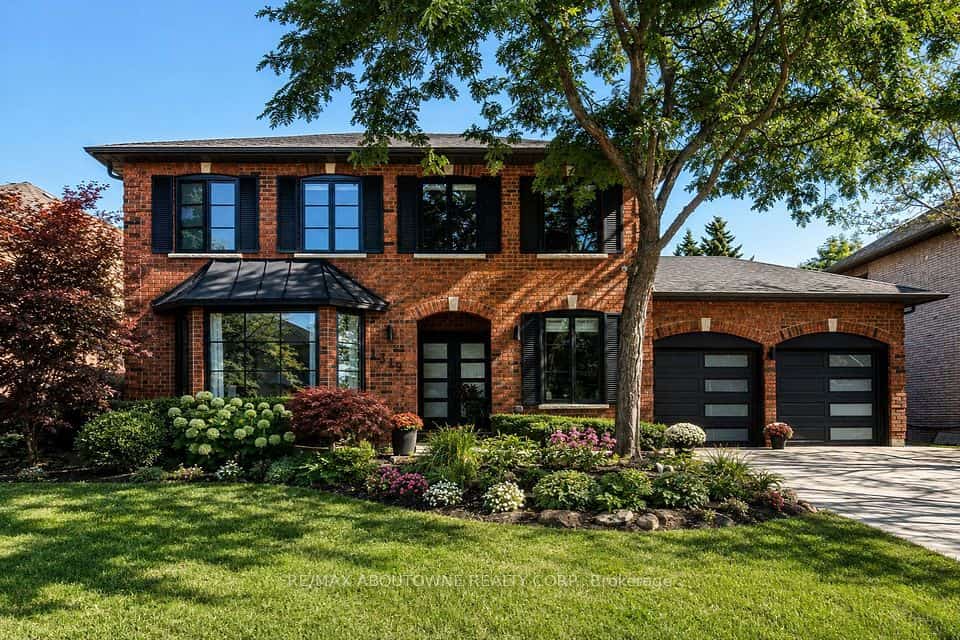 1319 Greeneagle Drive, Oakville, ON L6M 2N1