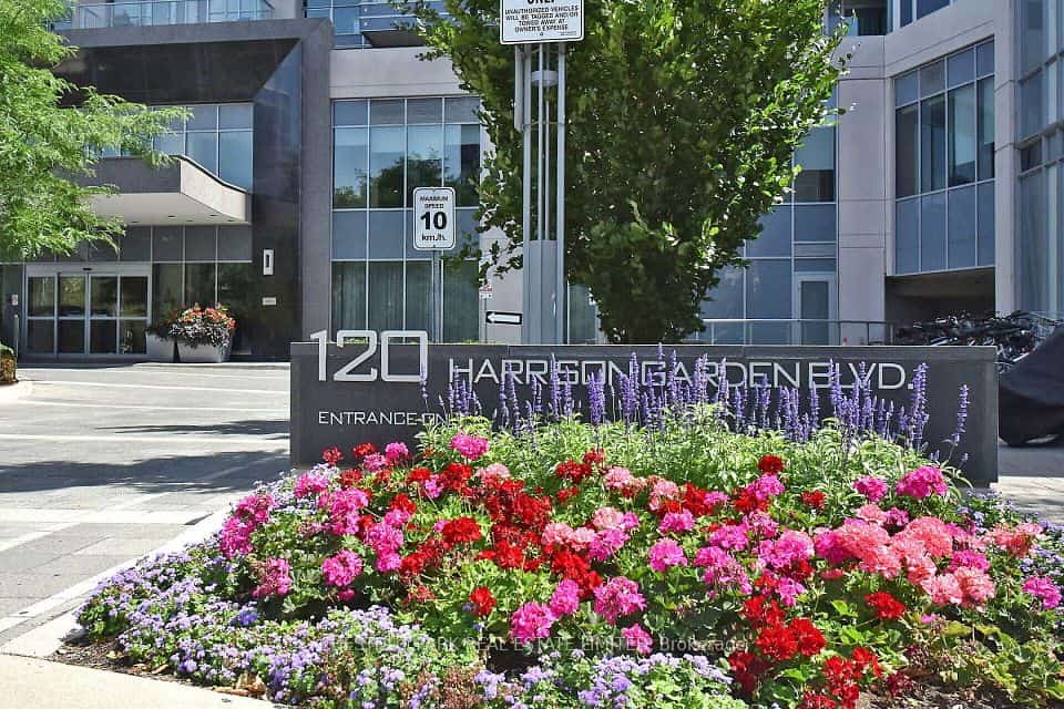 120 Harrison Garden Boulevard #1801, Toronto, ON M2N 0C2