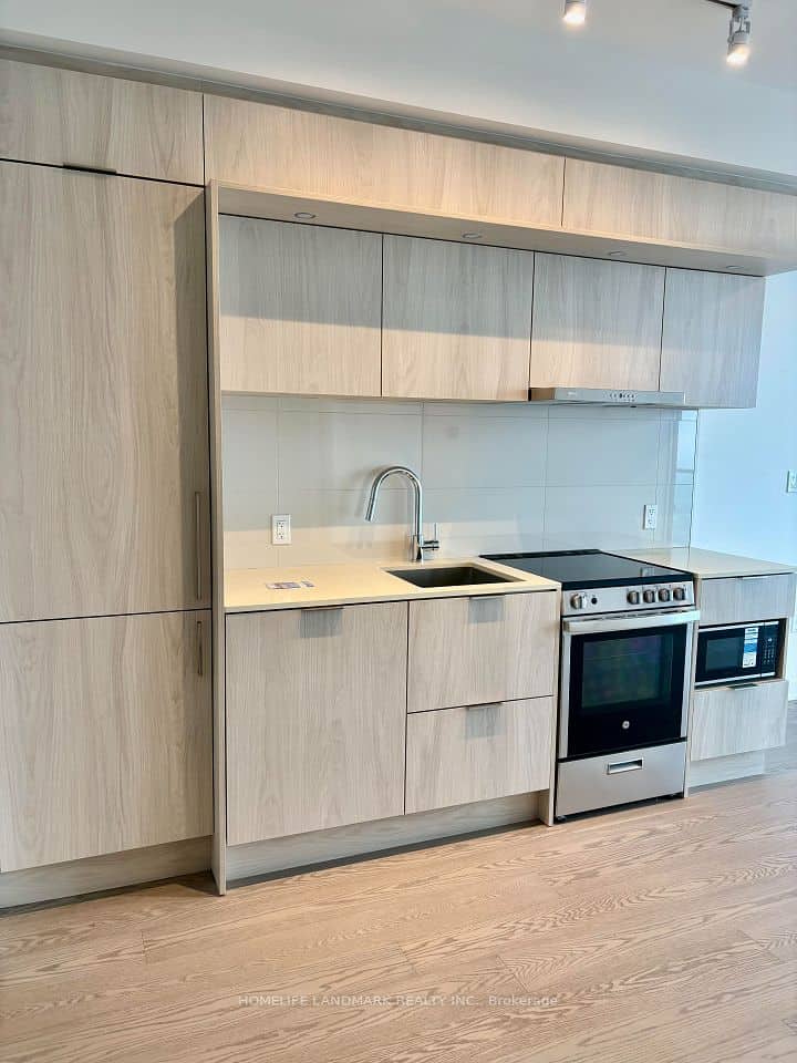 448 Burnhamthorpe Rd W Road, Mississauga