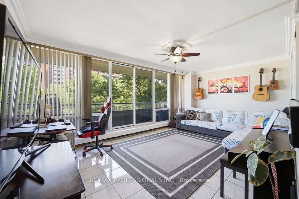19 Four Winds Drive #204, Toronto, ON M3J 2S9