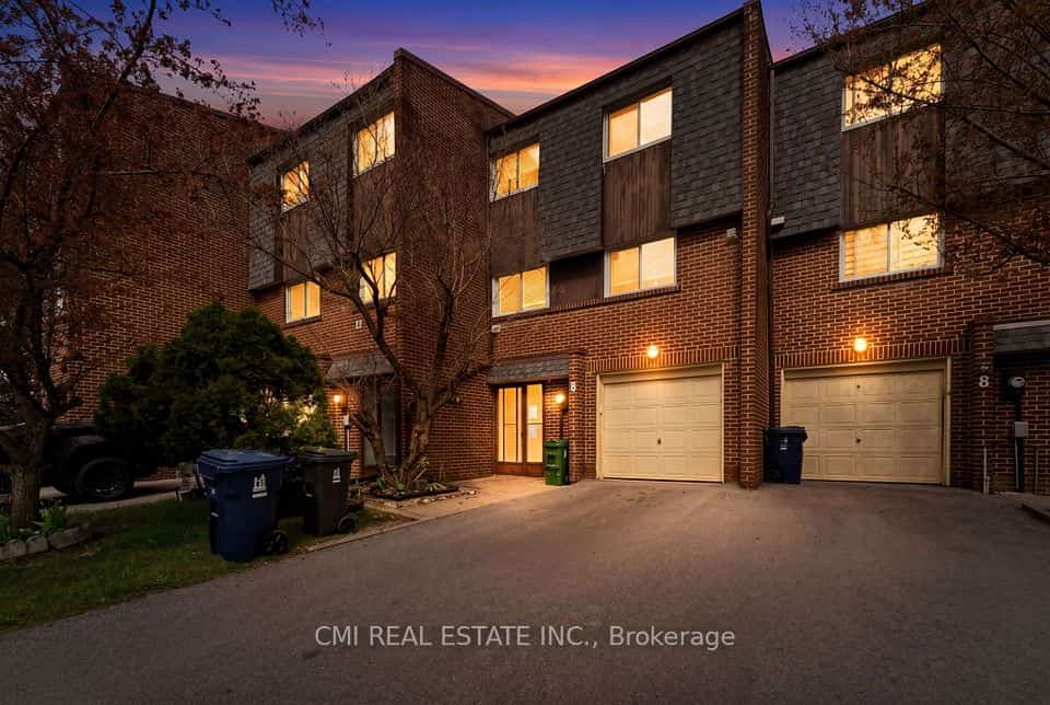 6 Windy Golfway Way, Toronto, ON M3C 3A7