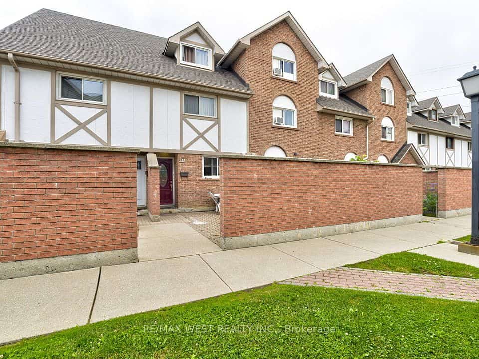 83 Irwin Road #22, Toronto, ON M9W 5W1