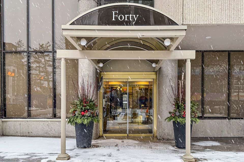 40 Rosehill Avenue #1001, Toronto, ON M4T 1G5