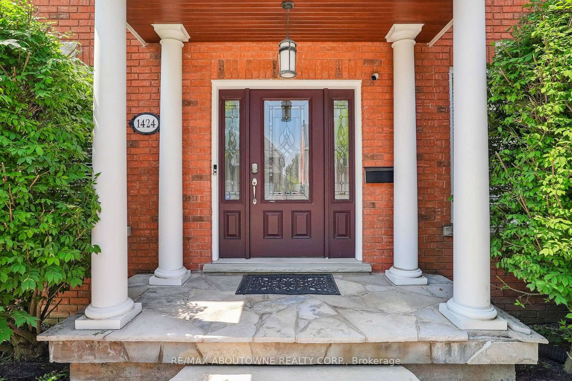 1424 The Links Drive, Oakville, ON L6M 2N9