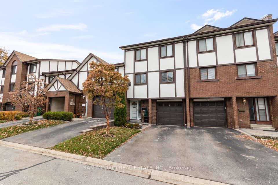4230 Fieldgate Drive #4, Mississauga, ON L4W 2M5
