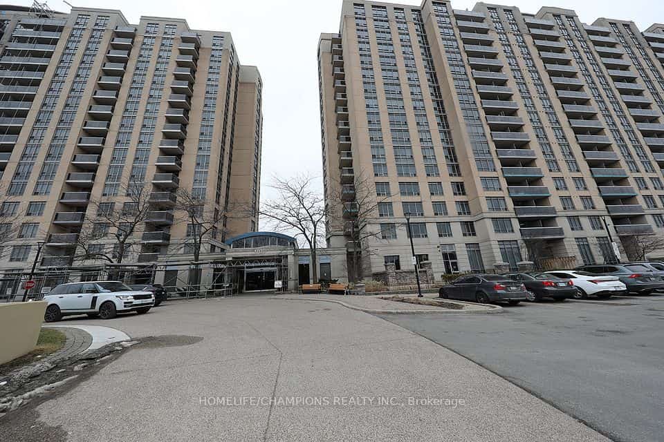 8 Mondeo Drive #PH15, Toronto, ON M1P 5C7