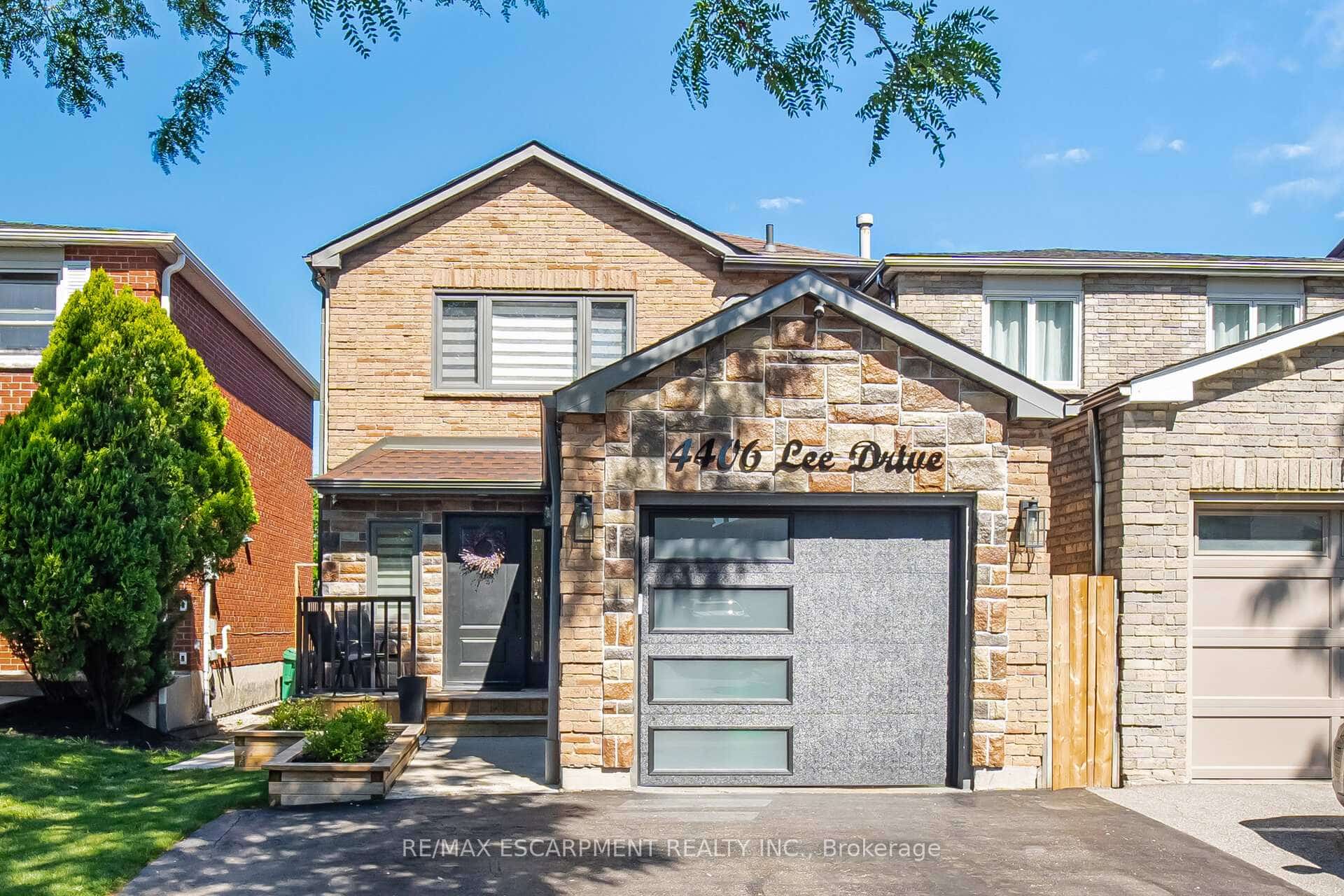 4406 Lee Drive, Mississauga, ON L4W 4A8