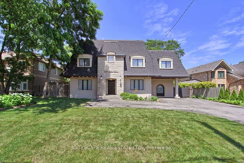 1543 Indian Grove, Mississauga, ON L5H 2S5