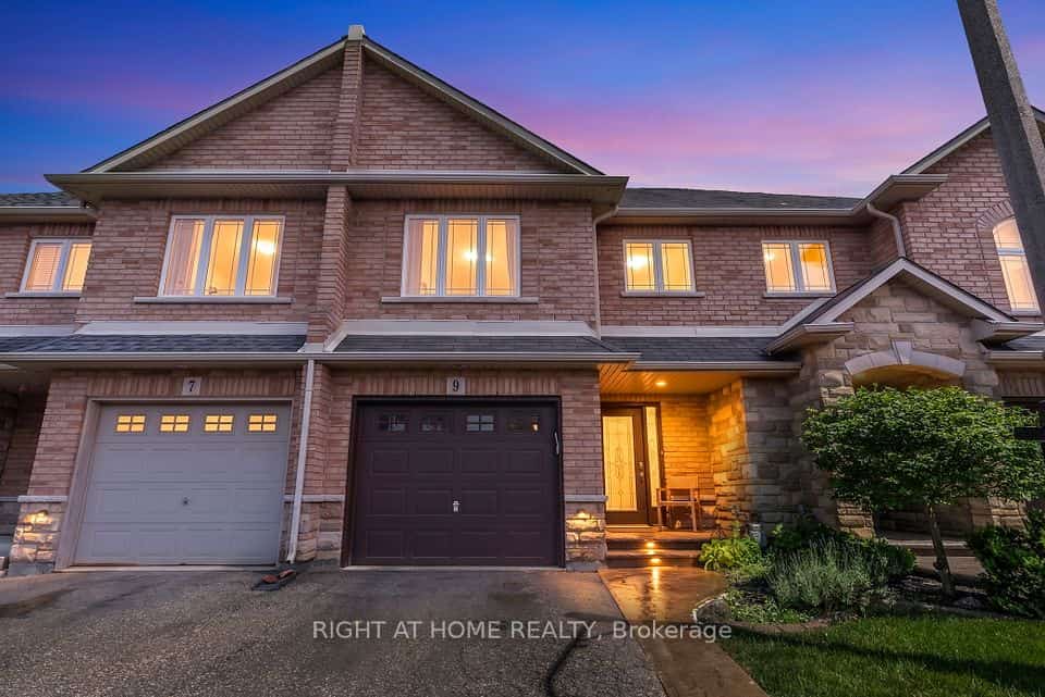 9 Periwinkle Drive, Hamilton, ON L0R 1P0