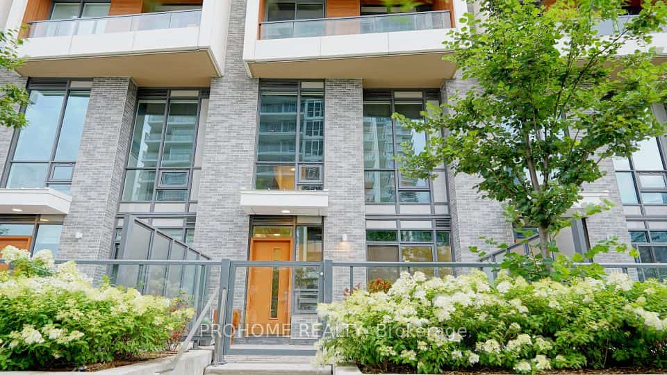 27 McMahon Drive #111, Toronto, ON M2K 0J2