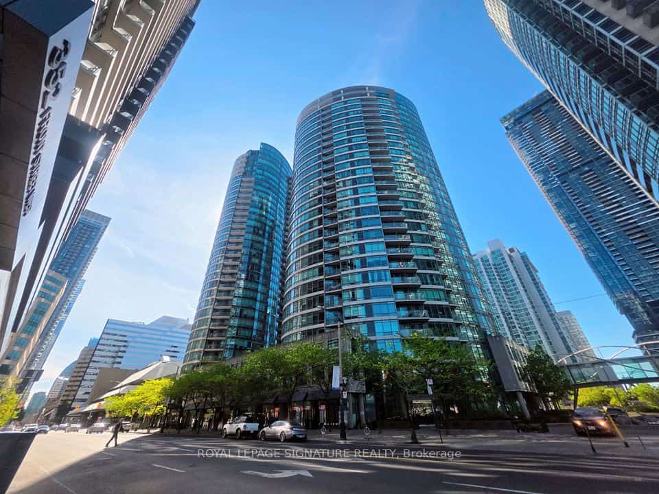 373 Front Street W #1703, Toronto, ON M5V 3R7