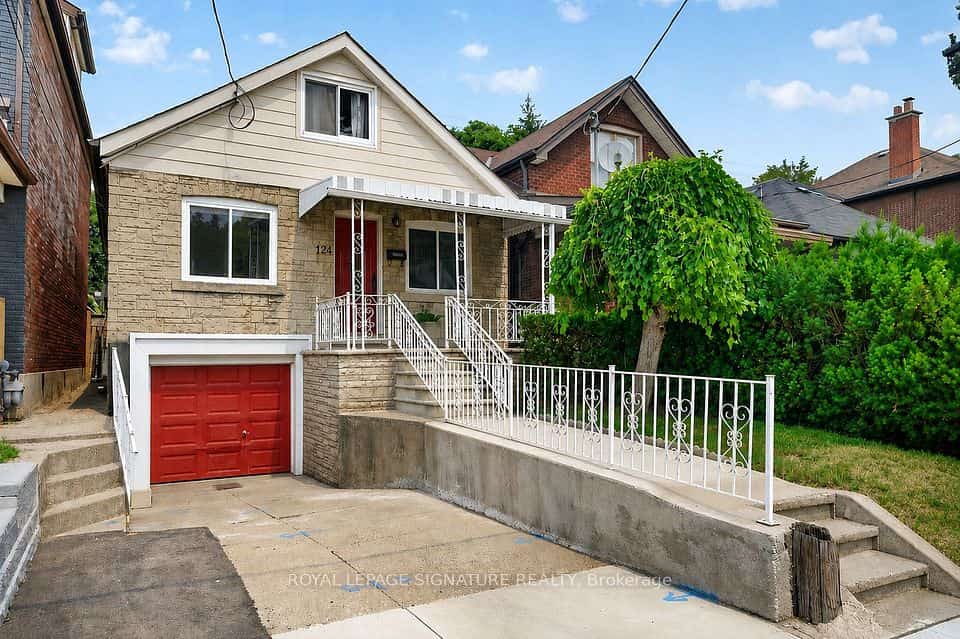 124 Eileen Avenue, Toronto, ON M6N 1W1