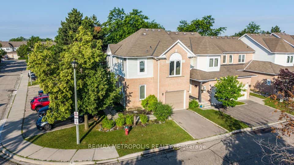 63 Wickstead Court, Brampton, ON L6R 1N8