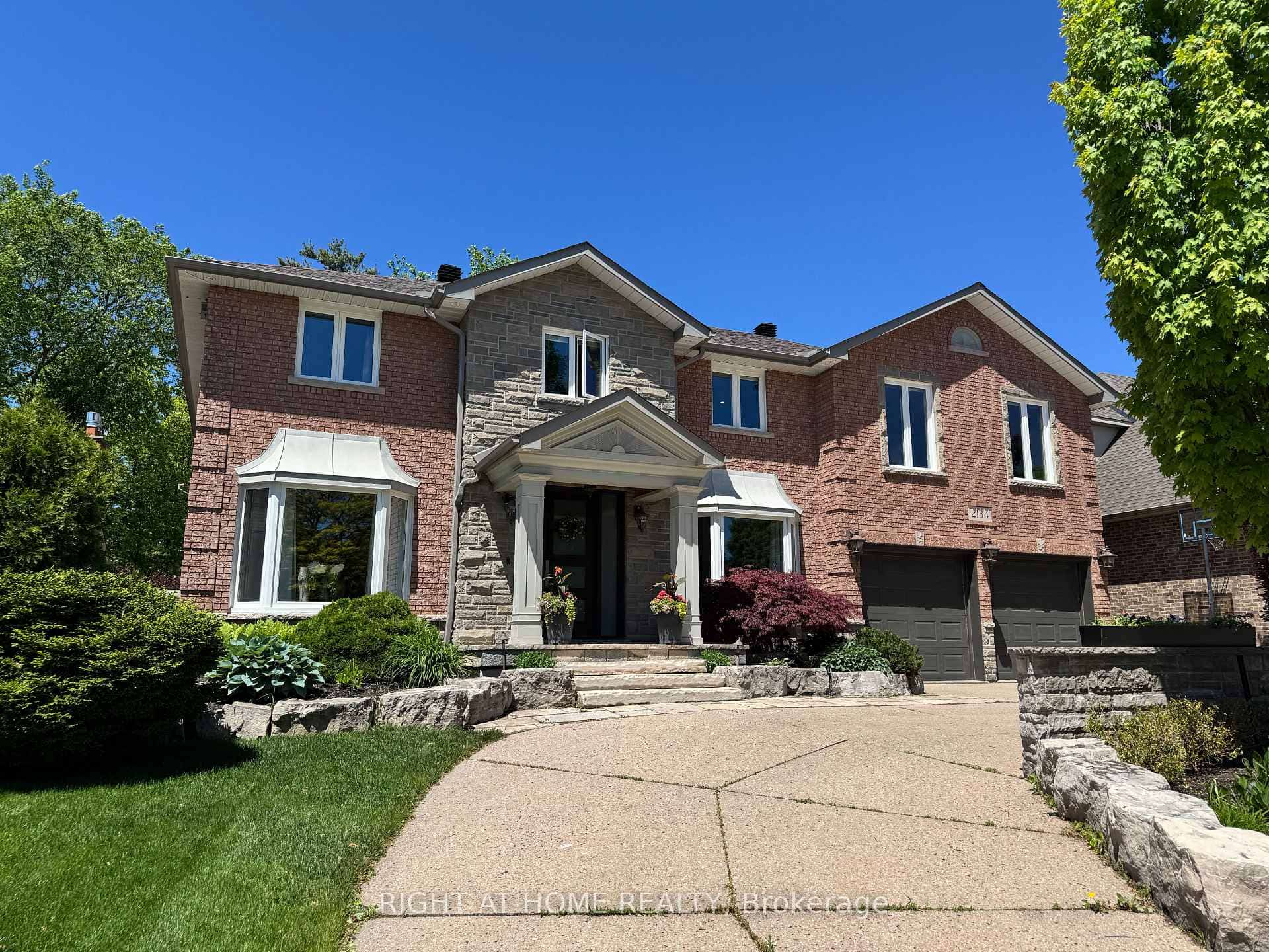 2134 Grenville Drive, Oakville, ON L6H 3Y6