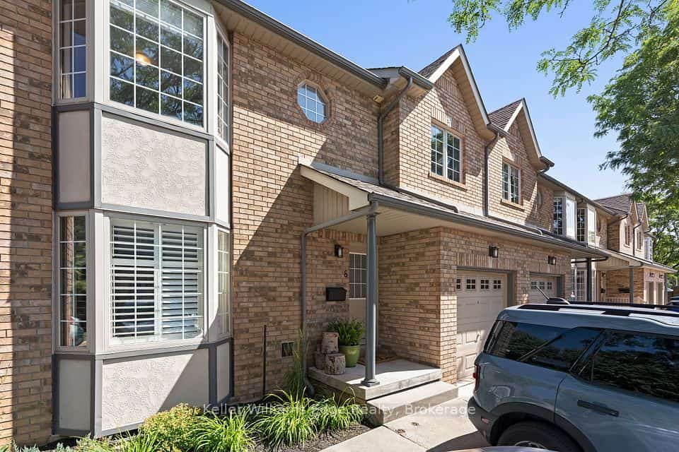 705 Cumberland Avenue #8, Burlington, ON L7N 3W4