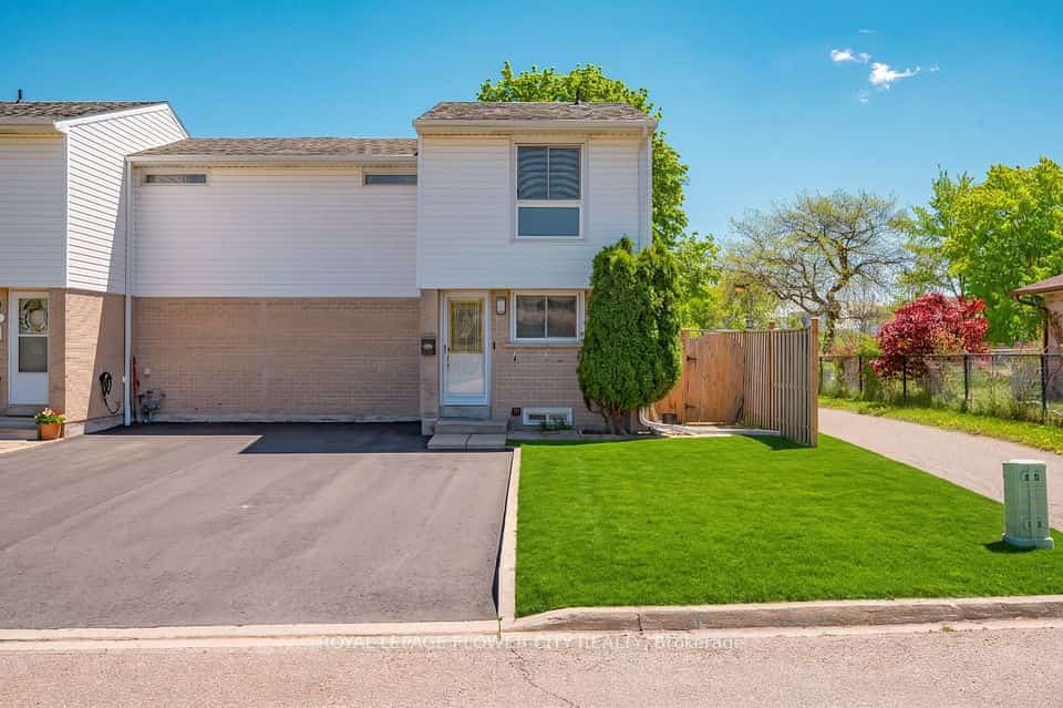 16 Gleneaden Court, Brampton, ON L6S 2J7
