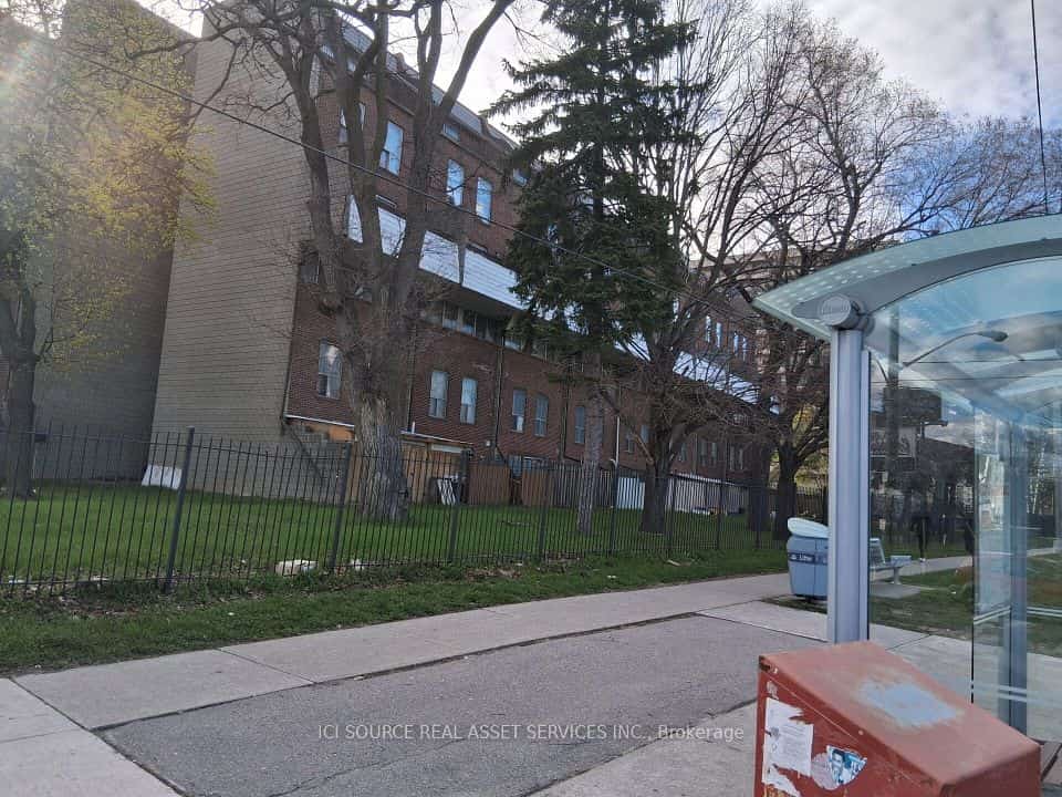 10 Eddystone Avenue #148, Toronto, ON M3N 2T2