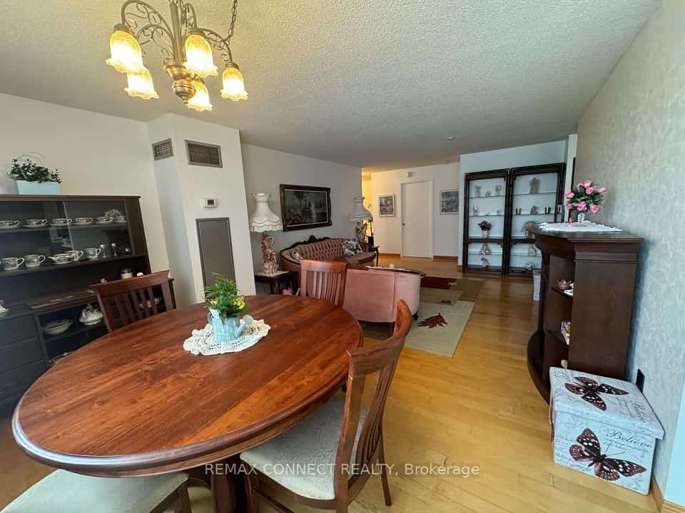 326 Major Mackenzie Drive #428, Richmond Hill, ON L4C 8T4