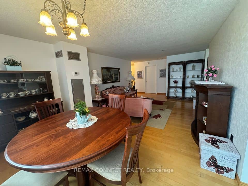 326 Major Mackenzie Drive, Richmond Hill
