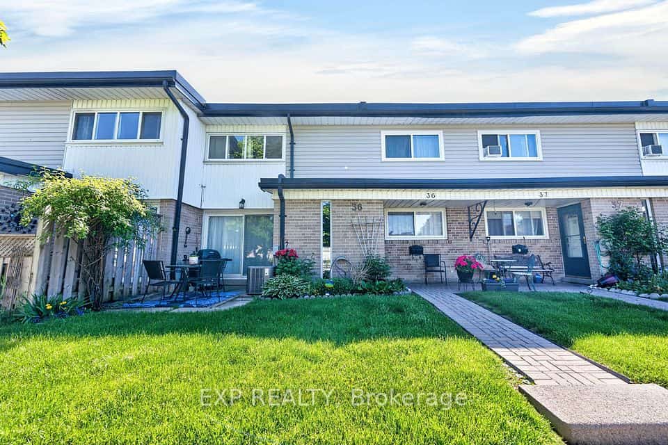 925 Bayly Street, Pickering
