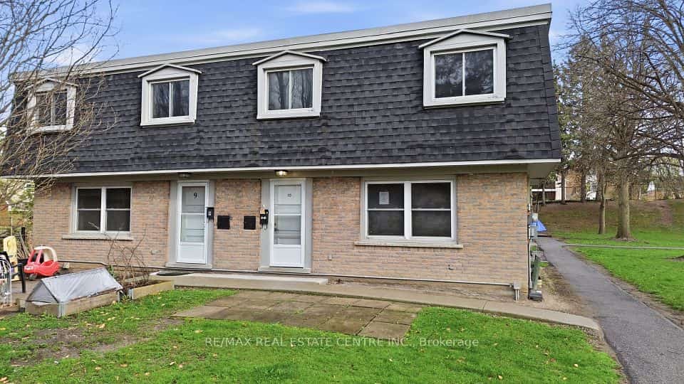 76 Borden Parkway #10, Kitchener, ON N2M 3T4