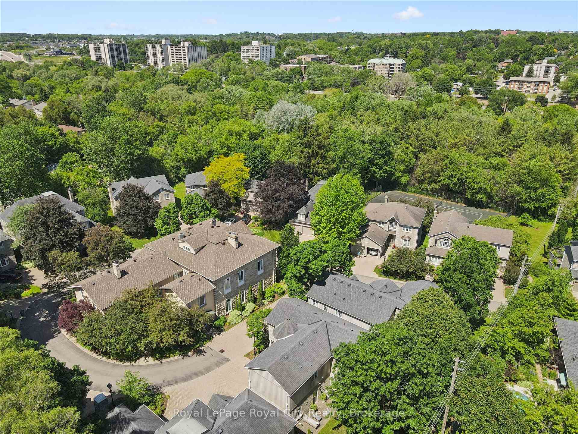 25 MANOR PARK Crescent #11, Guelph, ON N1G 1A2