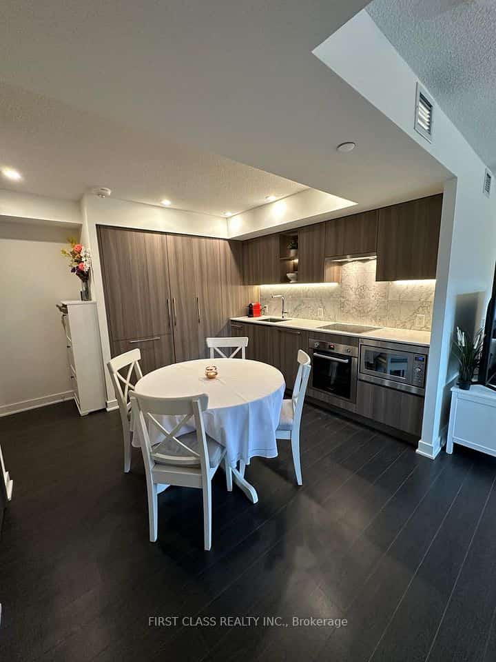 19 Bathurst Street #1111, Toronto, ON M5V 0N2