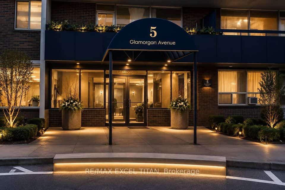 5 Glamorgan Avenue #412, Toronto, ON M1P 4P1