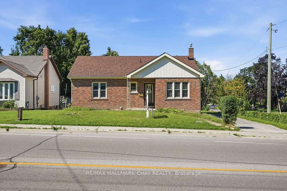 174 St Vincent Street, Barrie, ON L4M 3Z2