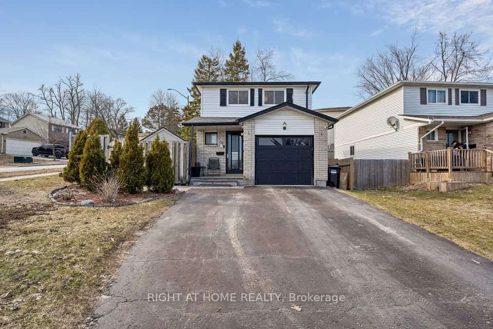 56 Hemingway Crescent, Barrie, ON L4N 5G1