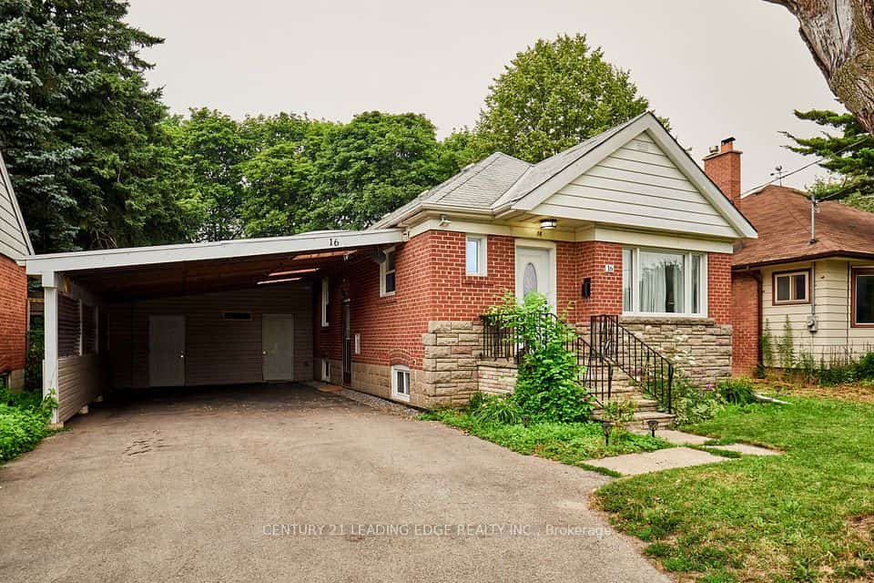 16 McCowan Road, Toronto, ON M1M 3L8