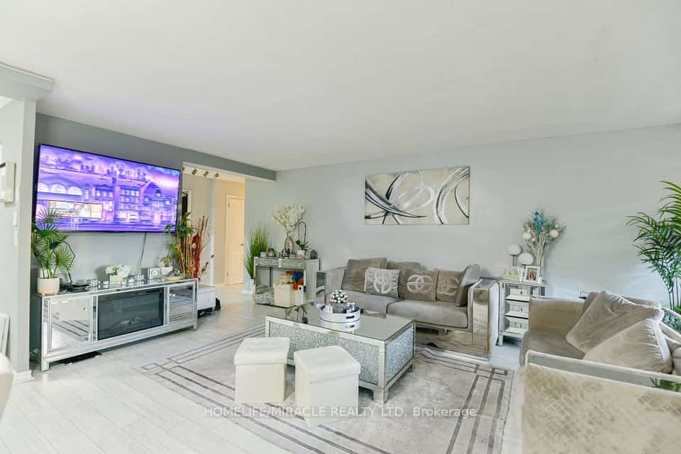 714 The West Mall Road #903, Toronto, ON M9C 4X1