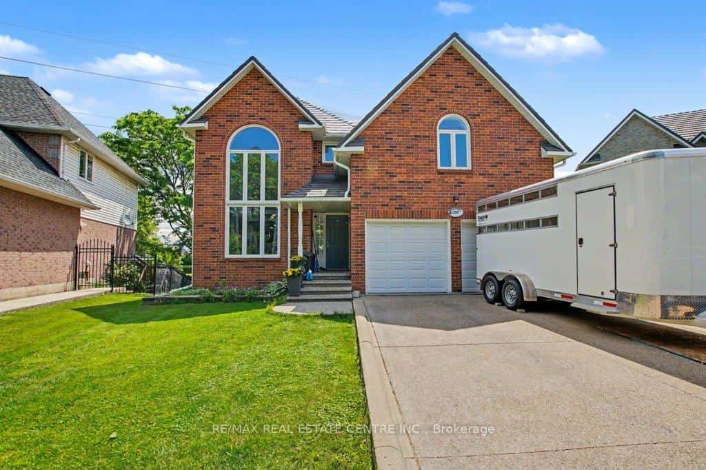 2100 Kevin Crescent, Burlington, ON L7M 4E3