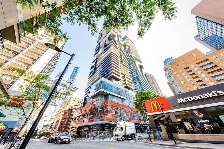 7 Grenville Street #3305, Toronto, ON M4Y 0E9