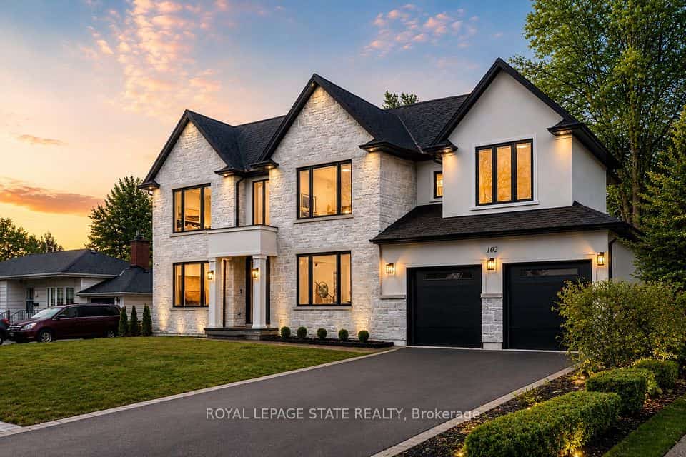 102 Cumming Court, Hamilton, ON L9G 1V3