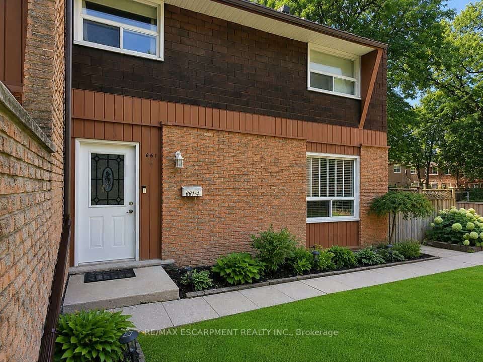661 Francis Road #4, Burlington, ON L7T 3X6