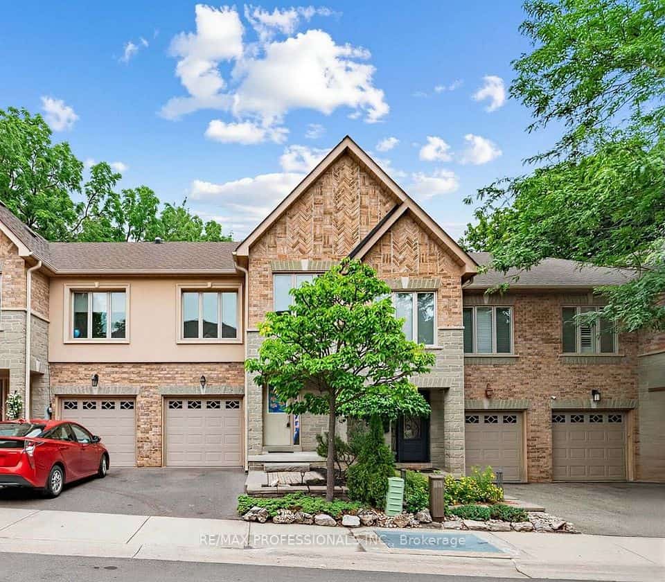 7 Briarly Lane, Toronto, ON M9A 5E7