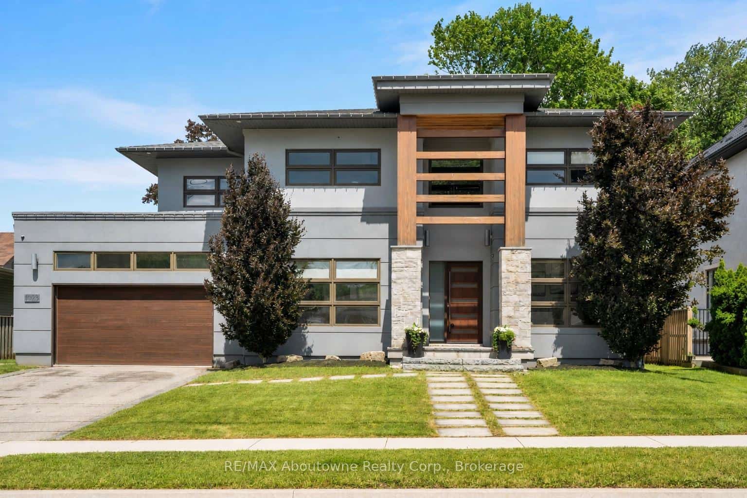 1025 Bridge Road, Oakville, ON L6L 2B4