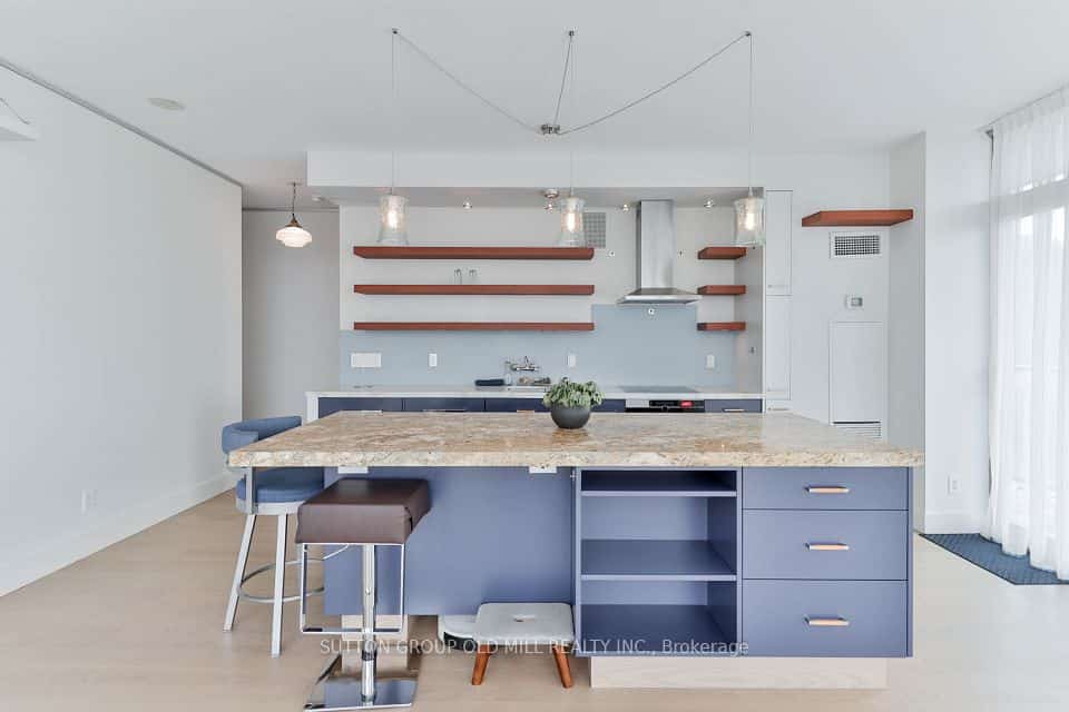 105 The Queensway #2110, Toronto, ON M6S 5B5