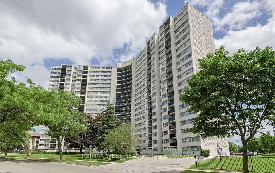 530 Lolita Gardens NE #1407, Mississauga, ON L5A 3T2