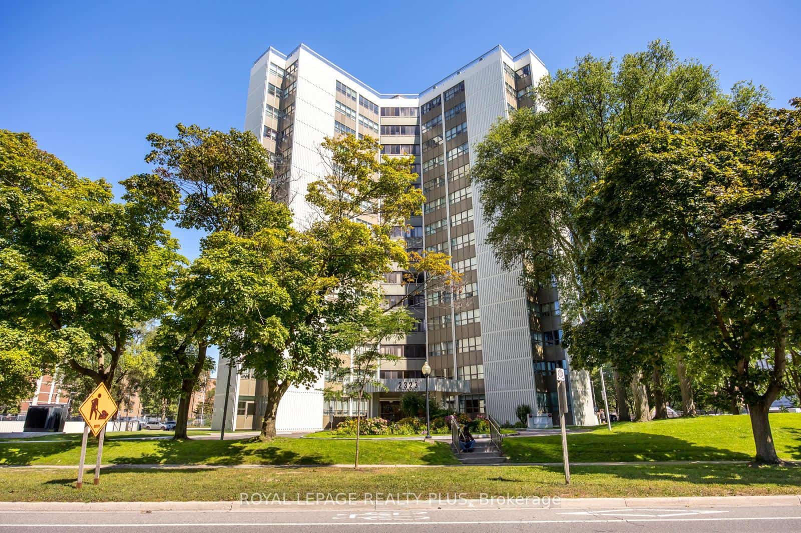 2323 Confederation Parkway #408, Mississauga, ON L5B 1R6
