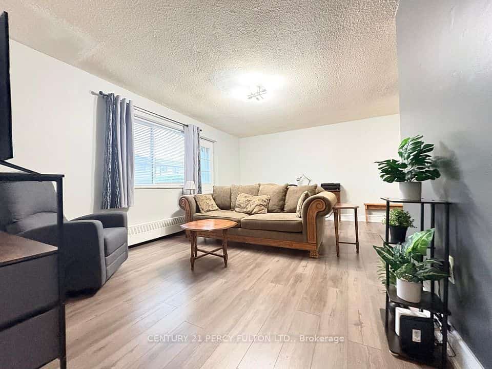 936 Glen Street #106, Oshawa, ON L1J 5Z7