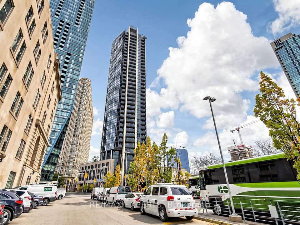 1 The Esplanade Drive #2305, Toronto, ON M5E 0A8