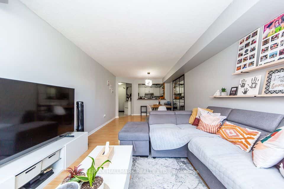 410 McLevin Avenue #207, Toronto, ON M1B 5J5