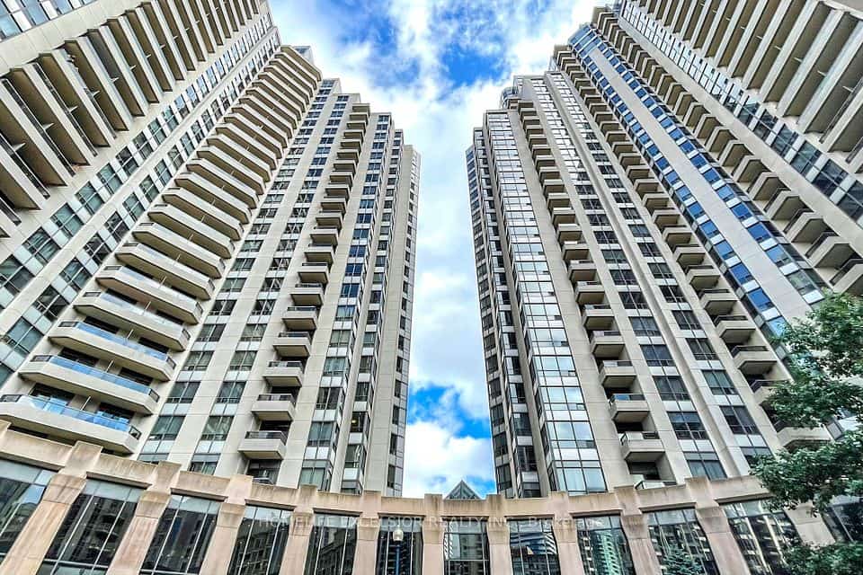 15 Northtown Way #2029, Toronto, ON M2N 7A2