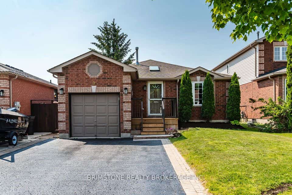 9 Holly Meadow Road, Barrie, ON L4N 8S1