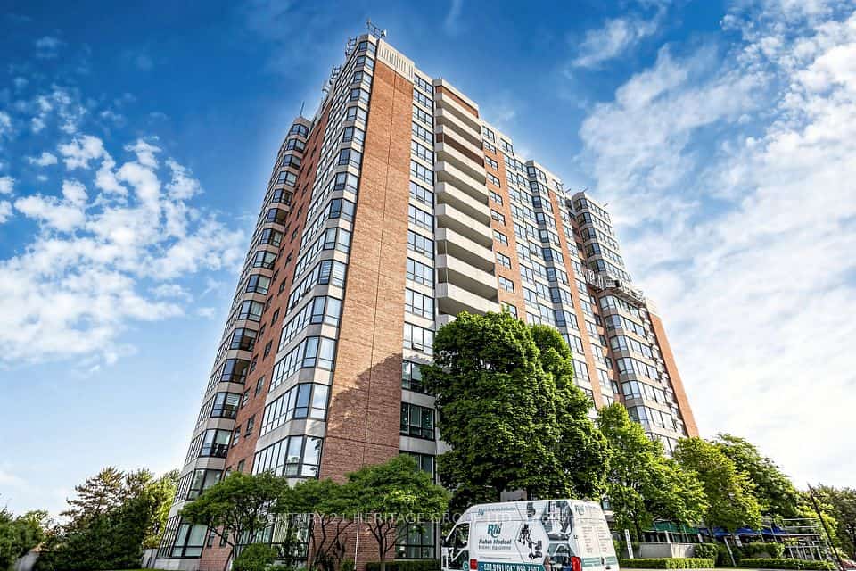 7601 Bathurst Street #210, Vaughan, ON L4J 4H5