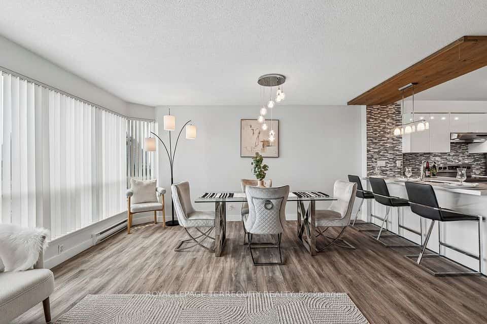 18 Lee Centre Drive #906, Toronto, ON M1H 3H5