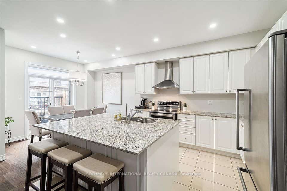 12 Deep River Lane S, Richmond Hill, ON L4C 5S4