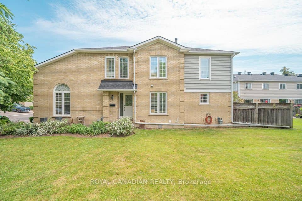 63 Heathcliffe Square, Brampton